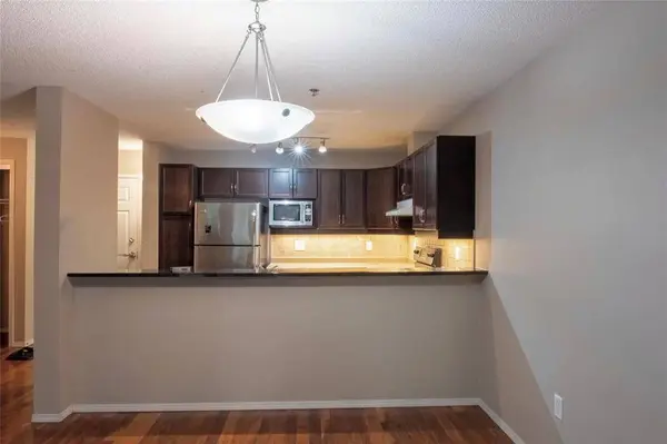 240 Fairhaven RD, Winnipeg, MB R3P 0Z1
