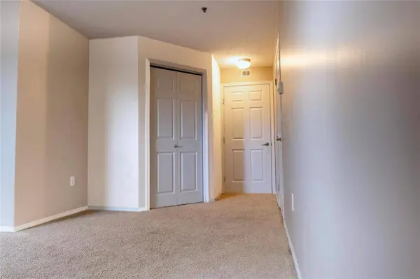 240 Fairhaven RD, Winnipeg, MB R3P 0Z1