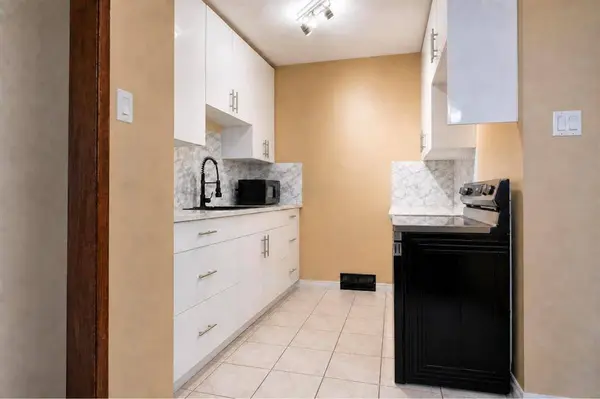 67 Madera CRES, Winnipeg, MB R2P 0C6