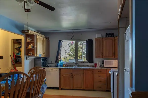 112099 6 HWY, Lundar, MB R0C 1Y0