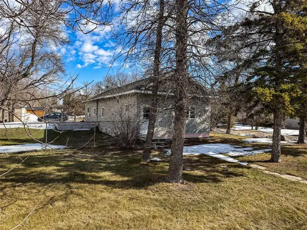87 first ST, Lundar, MB R0C 1Y0