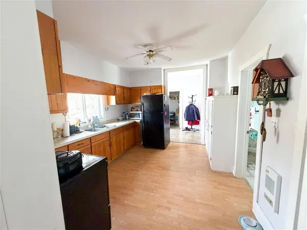 87 first ST, Lundar, MB R0C 1Y0