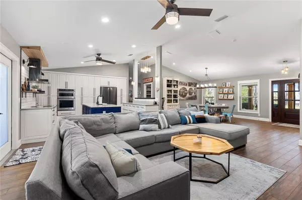 1013 NEWBERGER RD, Lutz, FL 33549