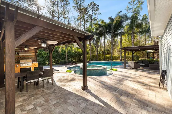 1013 NEWBERGER RD, Lutz, FL 33549