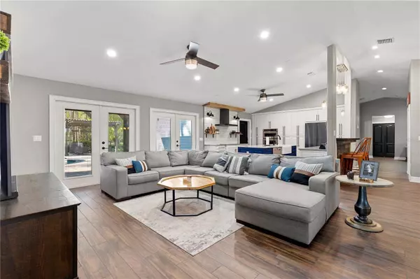 1013 NEWBERGER RD, Lutz, FL 33549