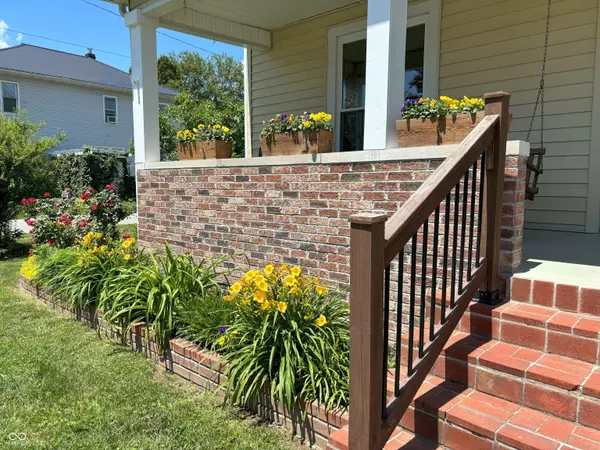 921 W Brook ST, Mitchell, IN 47446