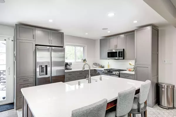 10805 Charlemagne DR, Indianapolis, IN 46259