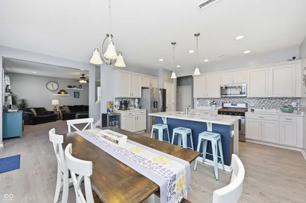 5752 Bluff View LN, Whitestown, IN 46075