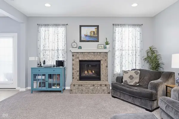 5752 Bluff View LN, Whitestown, IN 46075