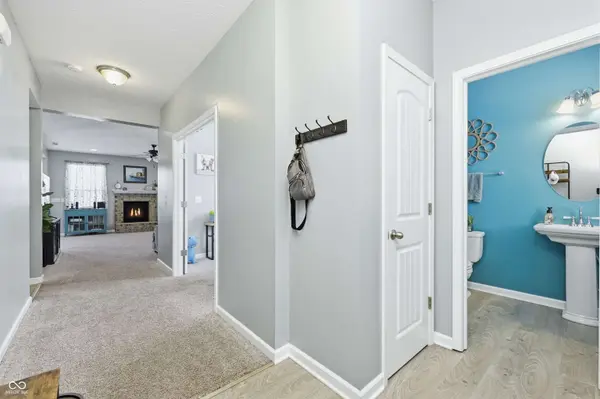 5752 Bluff View LN, Whitestown, IN 46075