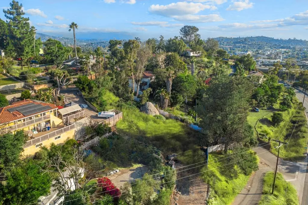 Spring Valley, CA 91978-1058,10390 Loma Rancho Dr