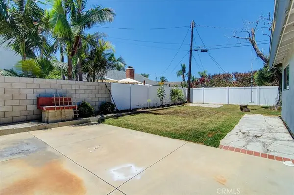 22041 Catalina CIR, Huntington Beach, CA 92646