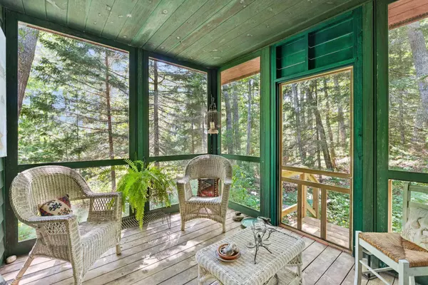 13 Eggemoggin RD, Harpswell, ME 04079