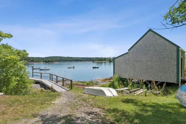 13 Eggemoggin RD, Harpswell, ME 04079