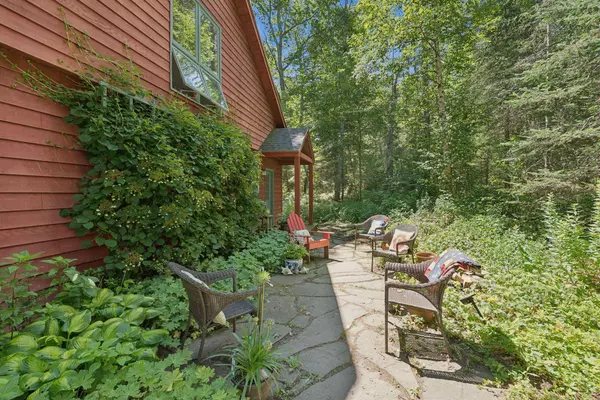 13 Eggemoggin RD, Harpswell, ME 04079