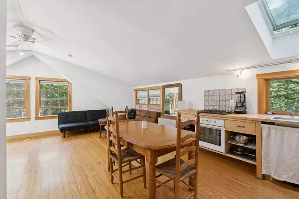 13 Eggemoggin RD, Harpswell, ME 04079