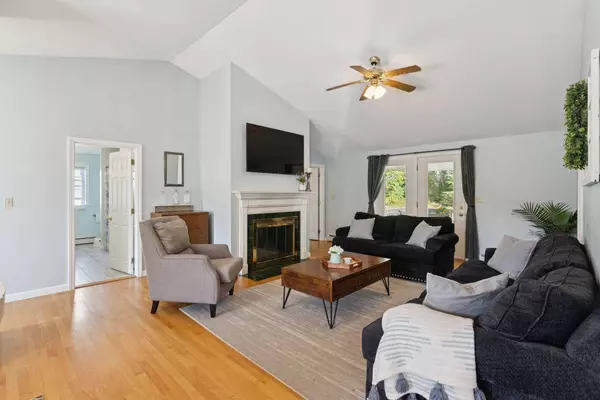 21 Parkside DR, Biddeford, ME 04005