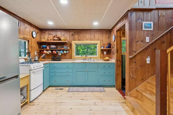 4 Wiley ST, Portland, ME 04108