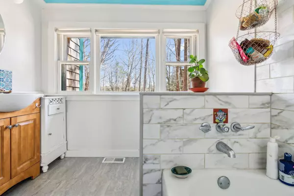 4 Wiley ST, Portland, ME 04108