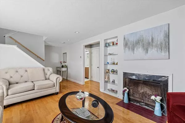 11 Lexington Rd #11, Millbury, MA 01527