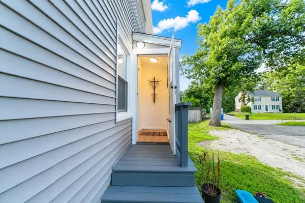 293 Shears St #2, Wrentham, MA 02093