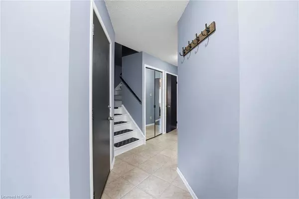 445 Kingscourt Drive #6, Waterloo, ON N2K 3R4