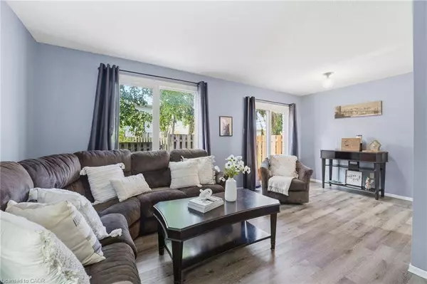 445 Kingscourt Drive #6, Waterloo, ON N2K 3R4