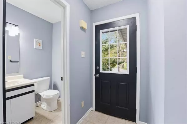 445 Kingscourt Drive #6, Waterloo, ON N2K 3R4