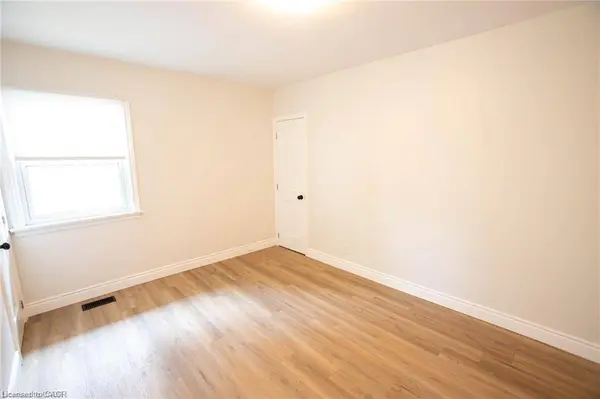 177 Pleasant Avenue #UPPER, Kitchener, ON N2M 4A9