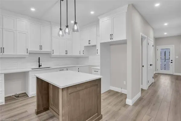 29 Weymouth Street #18, Elmira, ON N3B 0G3