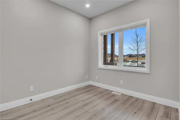 29 Weymouth Street #27, Elmira, ON N3B 0G3