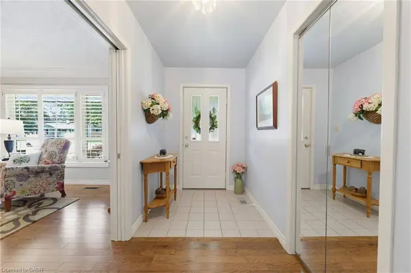 13 Blue Bird PL, Elmira, ON N3B 1W7