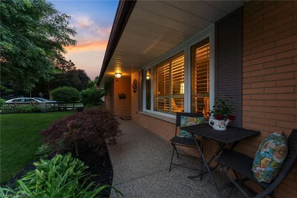 13 Blue Bird PL, Elmira, ON N3B 1W7