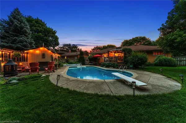 13 Blue Bird PL, Elmira, ON N3B 1W7