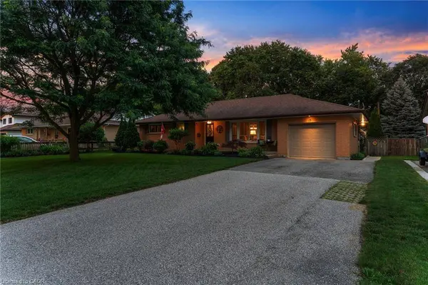13 Blue Bird PL, Elmira, ON N3B 1W7