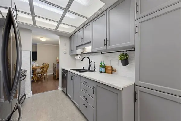 520 Mayflower ST, Waterloo, ON N2K 3Y7