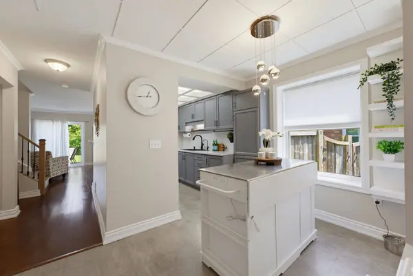 520 Mayflower ST, Waterloo, ON N2K 3Y7