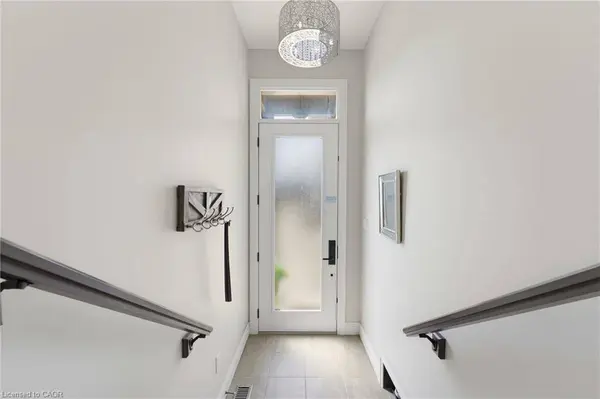 98 Woodberry CRES, Elmira, ON N3B 3L1