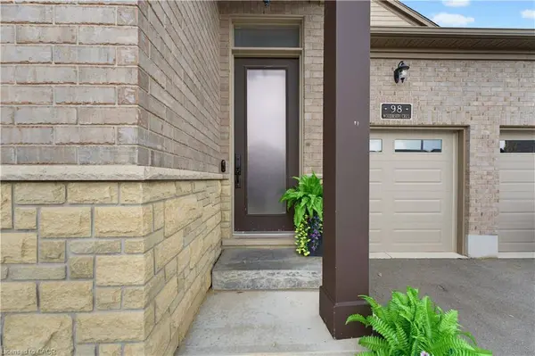 98 Woodberry CRES, Elmira, ON N3B 3L1
