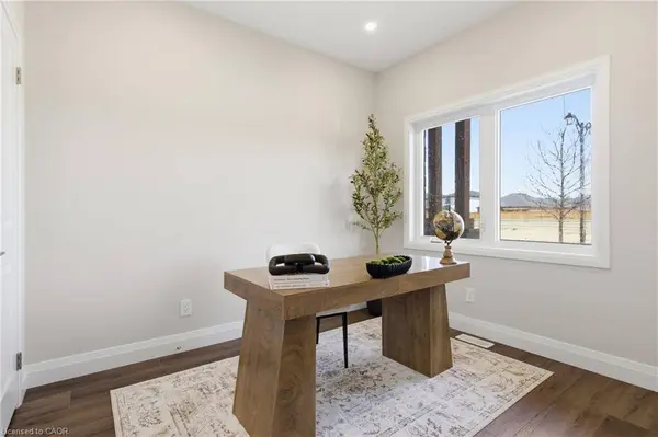 29 Weymouth ST #20, Elmira, ON N3B 0E5