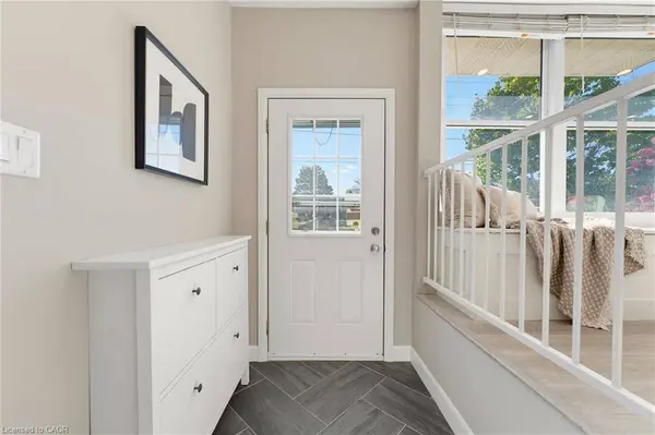 300 Westmount RD, Kitchener, ON N2M 4Z1