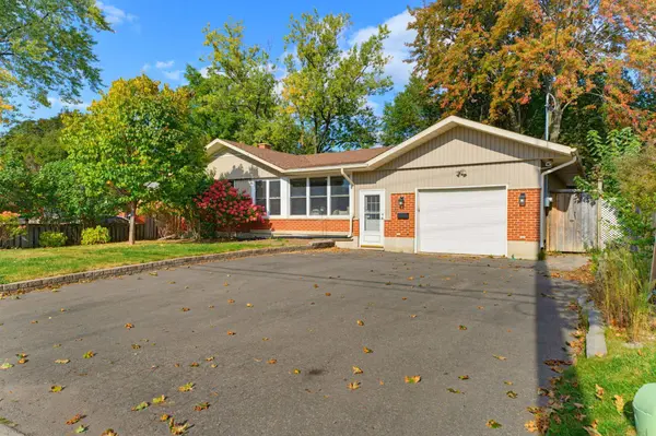 300 Westmount RD E, Kitchener, ON N2M 4Z1