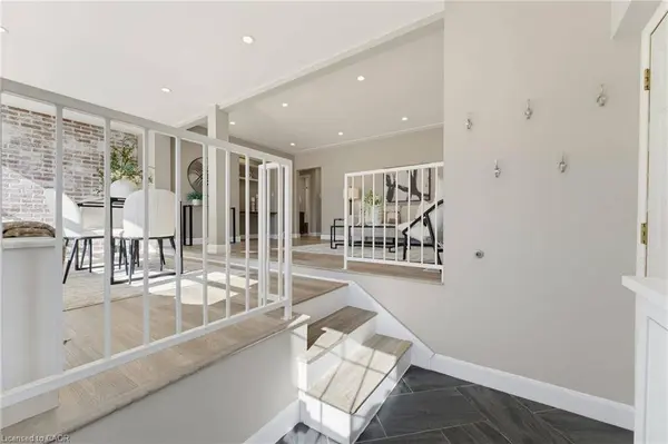 300 Westmount RD, Kitchener, ON N2M 4Z1