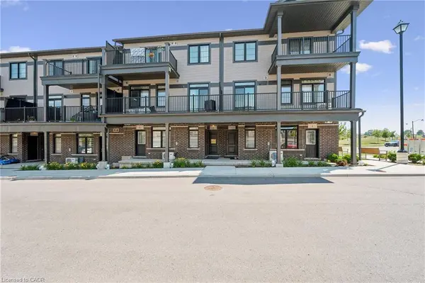8 Oat LN, Kitchener, ON N2R 0T1
