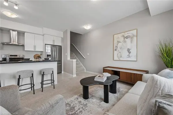 8 Oat LN, Kitchener, ON N2R 0T1