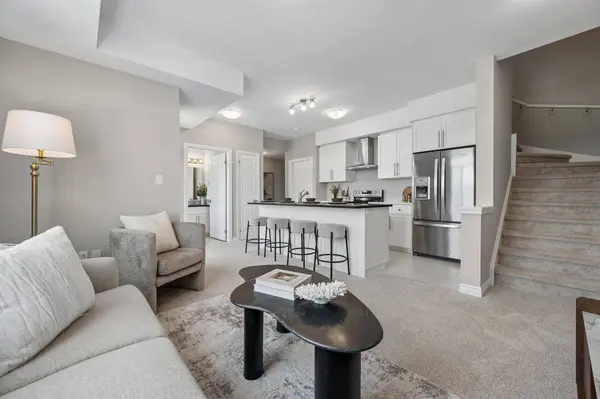 8 OAT LN, Kitchener, ON N2R 0T1