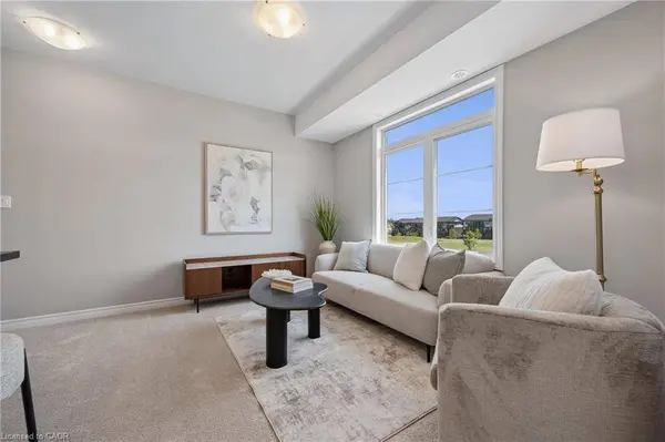 8 Oat LN, Kitchener, ON N2R 0T1