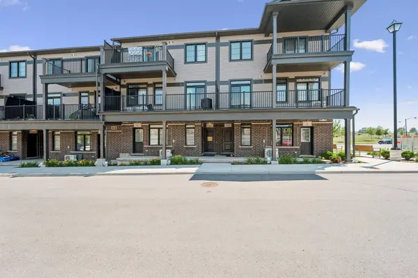 8 OAT LN, Kitchener, ON N2R 0T1