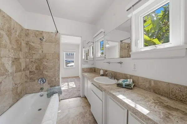 3211 Menlo AVE, San Diego, CA 92105
