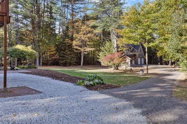62 Webster RD, Freeport, ME 04032